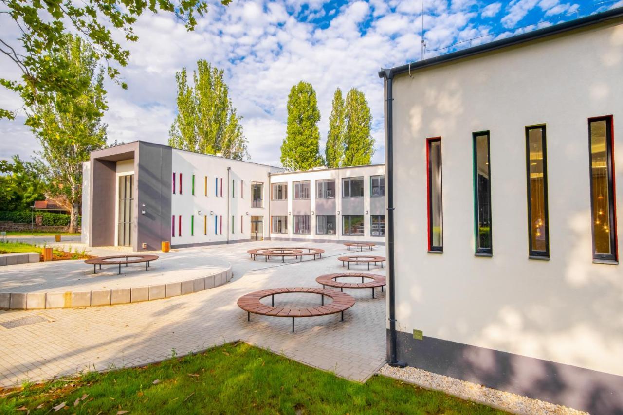 Bed and Breakfast Ciszterci Üdülőközpont Balatonalmádi Exterior foto